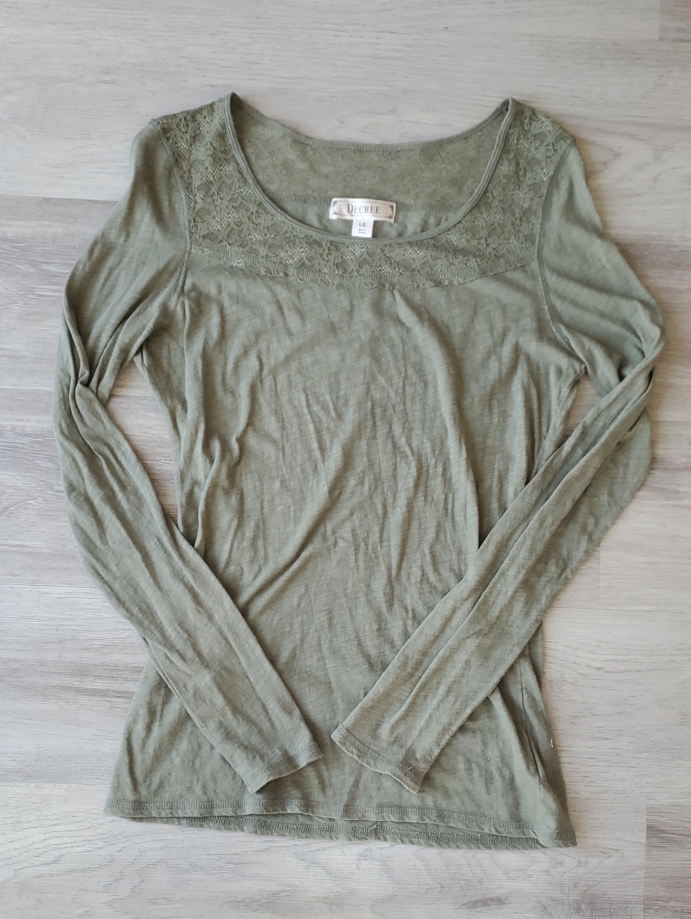 2/$20🌟 Size L - Sage Green Long Sleeve Tee With Lace Detailing - Decree